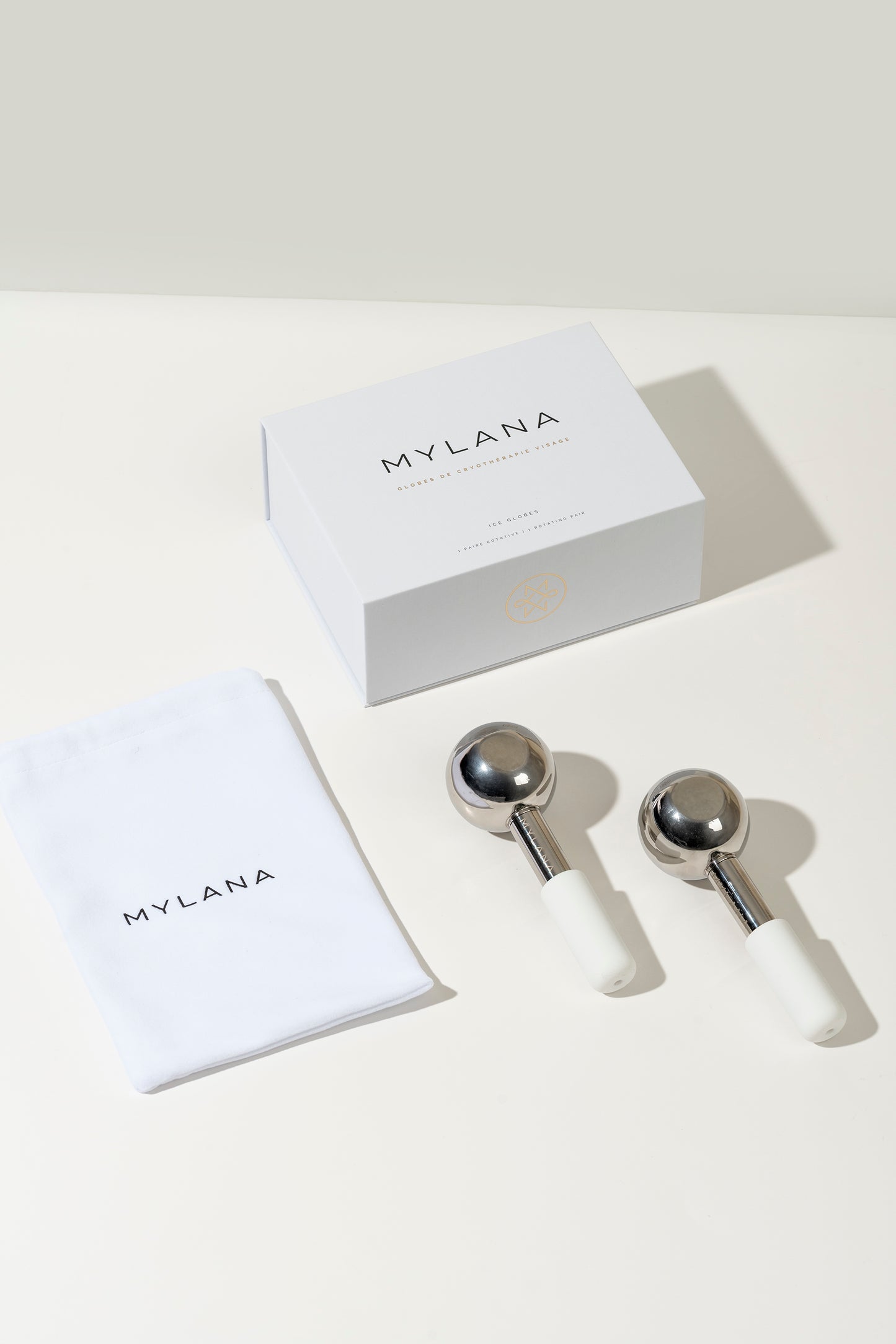 globes sur fond blanc