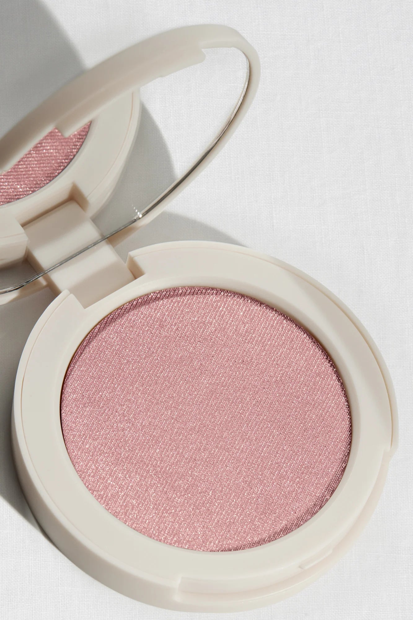 texture du produits illuminateur rose de bloom