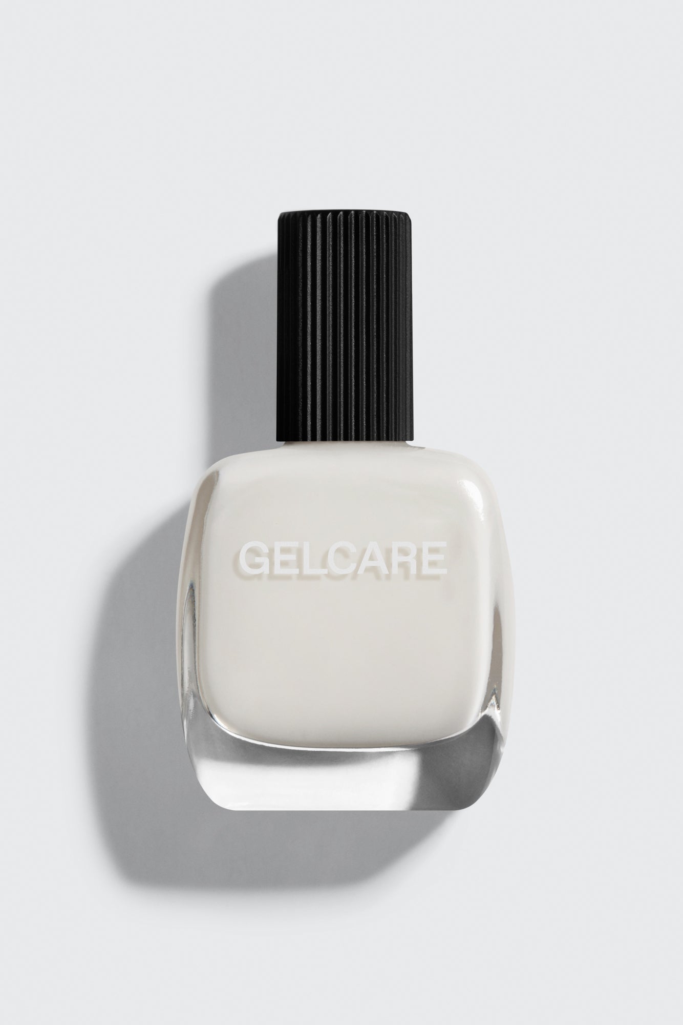 bouteille de vernis ongles couleur blanc